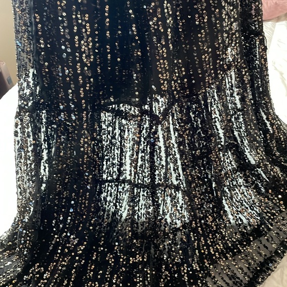 Volume Tiered Mesh Midi Sequin Dress - Picture 6 of 7